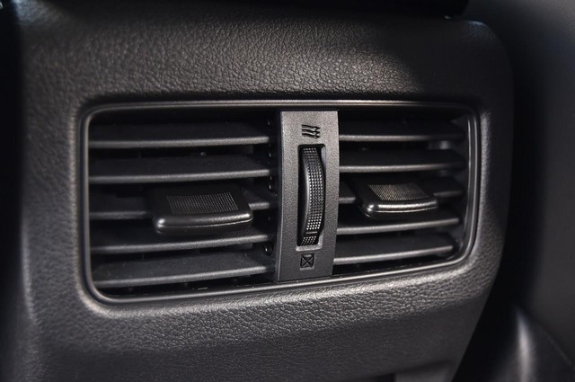 Nissan Rogue Vehicle Image 23