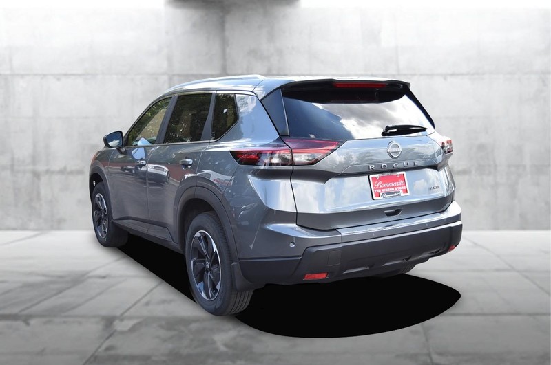Nissan Rogue Vehicle Full-screen Gallery Image 7