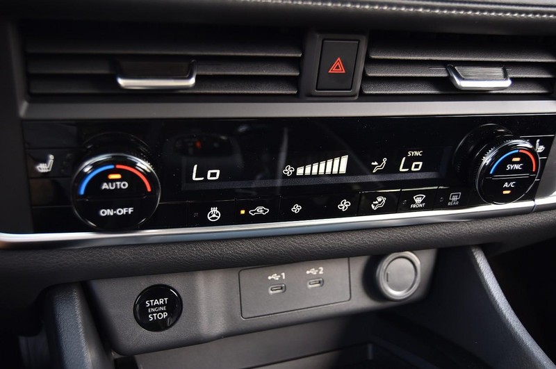 Nissan Rogue Vehicle Full-screen Gallery Image 15