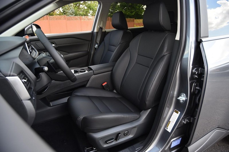 Nissan Rogue Vehicle Full-screen Gallery Image 19