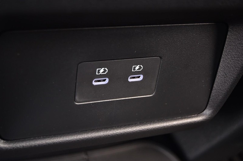 Nissan Rogue Vehicle Full-screen Gallery Image 24