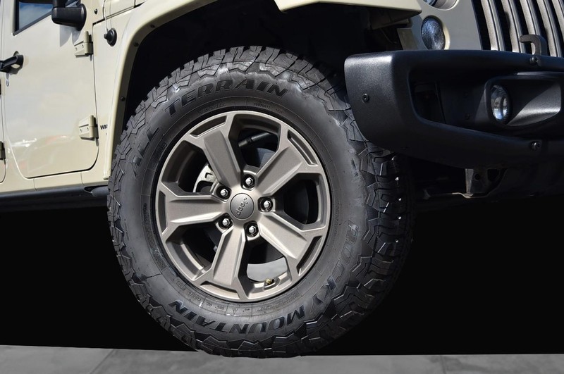 Jeep Wrangler JK Unlimited Vehicle Full-screen Gallery Image 03