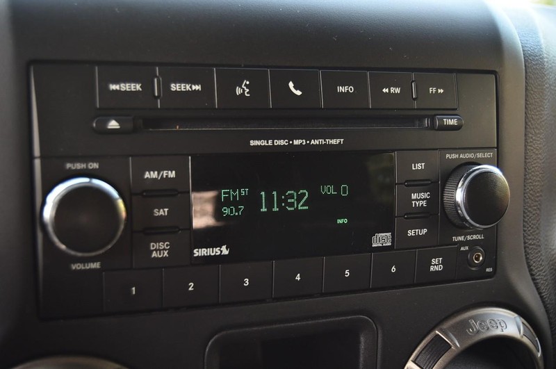 Jeep Wrangler JK Unlimited Vehicle Full-screen Gallery Image 10