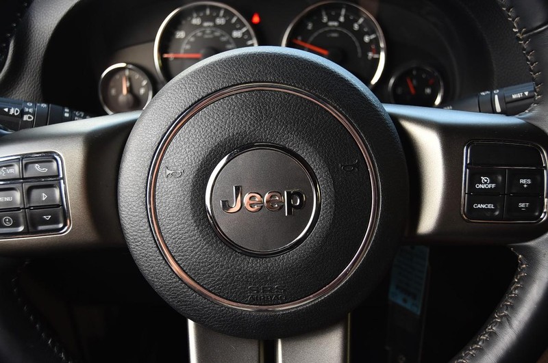 Jeep Wrangler JK Unlimited Vehicle Full-screen Gallery Image 14