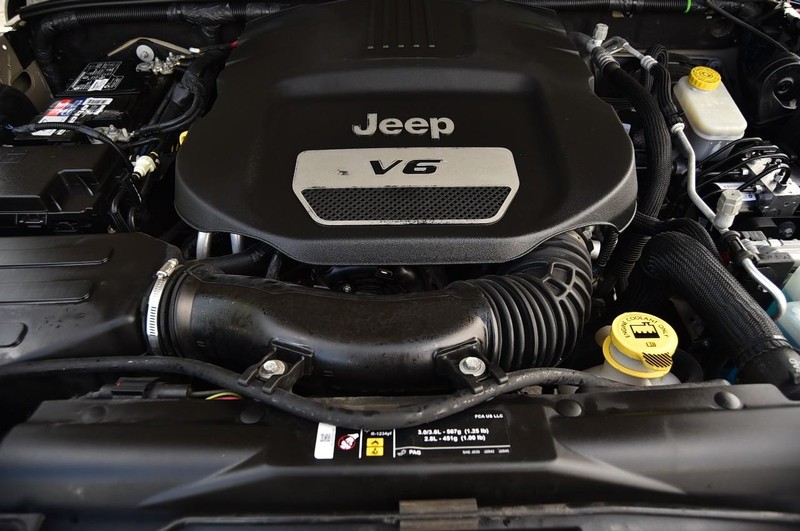 Jeep Wrangler JK Unlimited Vehicle Full-screen Gallery Image 19