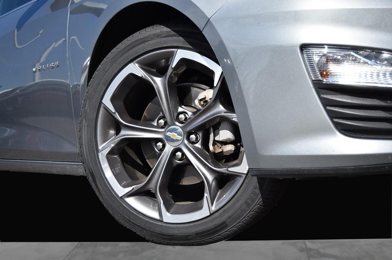 Chevrolet Malibu Vehicle Full-screen Gallery Image 03