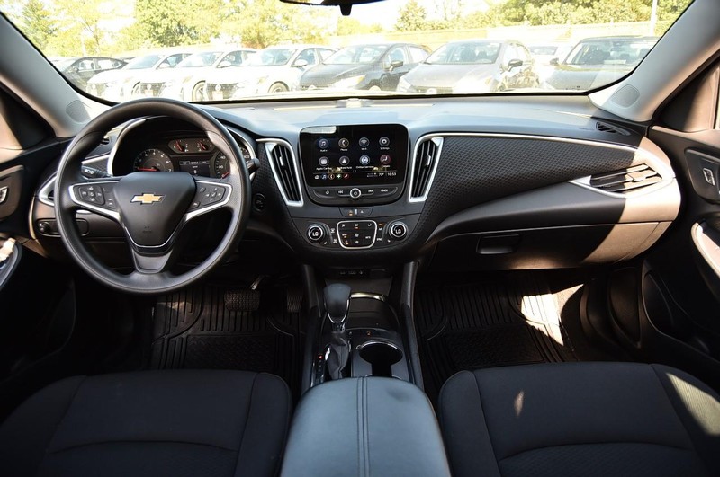 Chevrolet Malibu Vehicle Full-screen Gallery Image 08