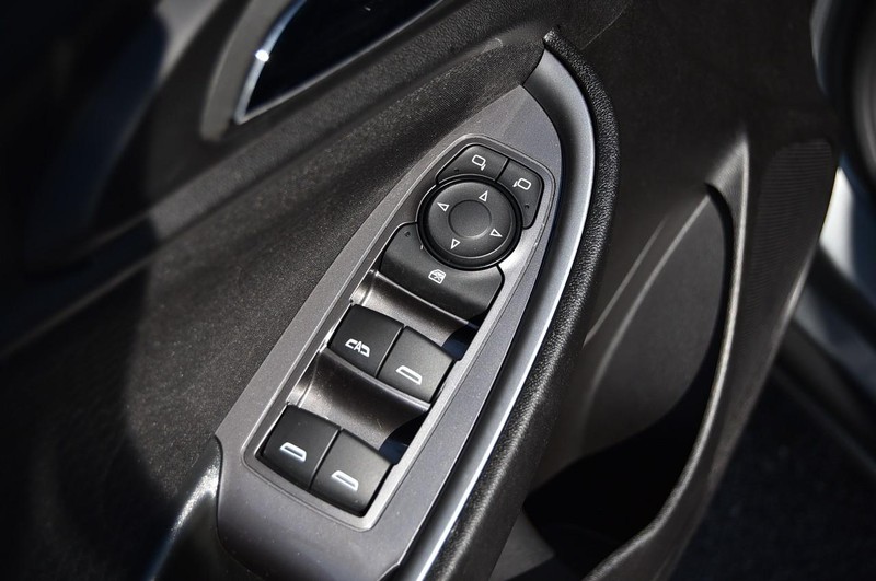 Chevrolet Malibu Vehicle Full-screen Gallery Image 09