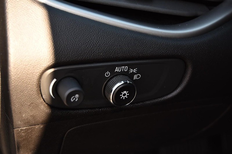 Chevrolet Malibu Vehicle Full-screen Gallery Image 10