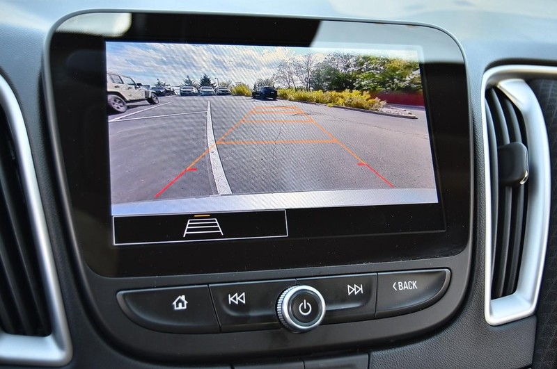 Chevrolet Malibu Vehicle Full-screen Gallery Image 12