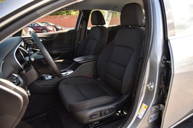 Chevrolet Malibu Vehicle Full-screen Gallery Image 18