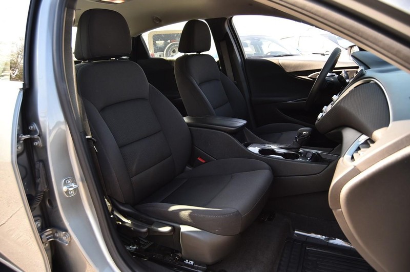 Chevrolet Malibu Vehicle Full-screen Gallery Image 19