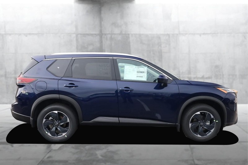 Nissan Rogue Vehicle Full-screen Gallery Image 5