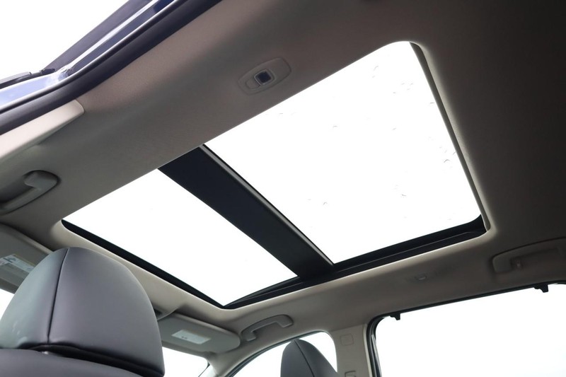 Nissan Rogue Vehicle Full-screen Gallery Image 10