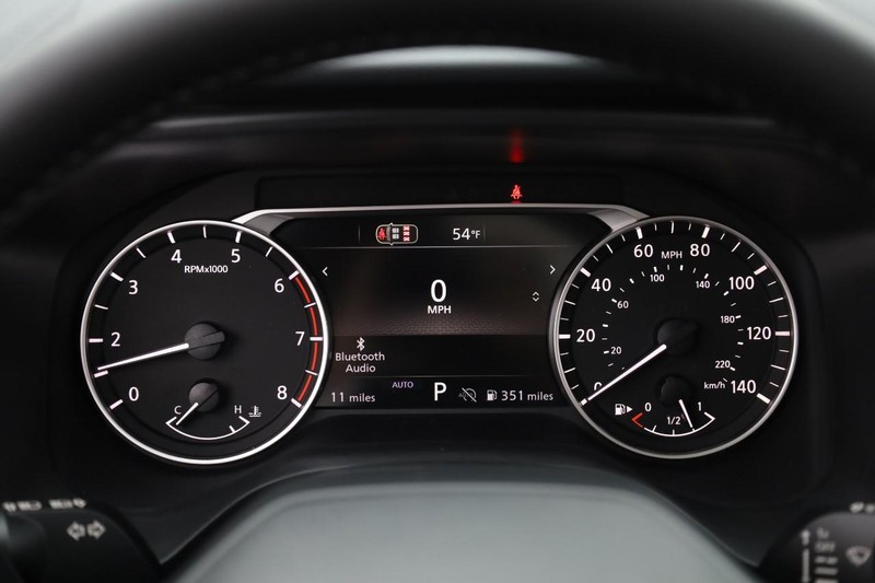 Nissan Rogue Vehicle Full-screen Gallery Image 12