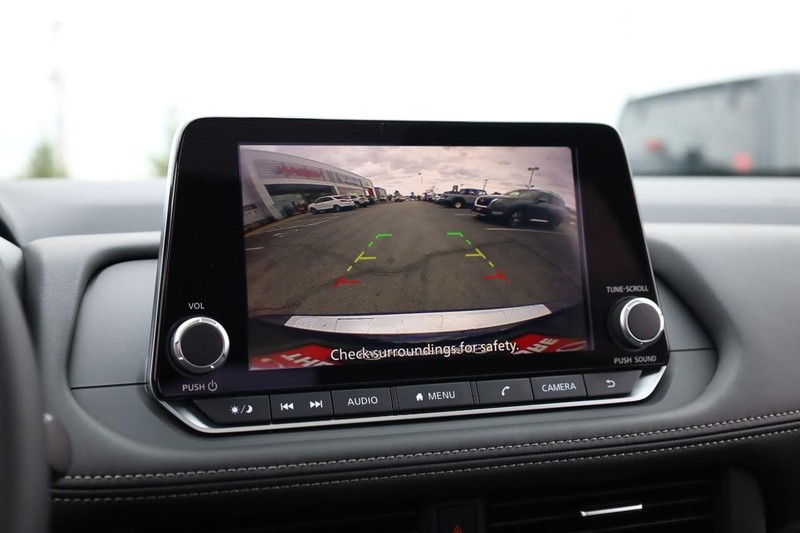 Nissan Rogue Vehicle Full-screen Gallery Image 14