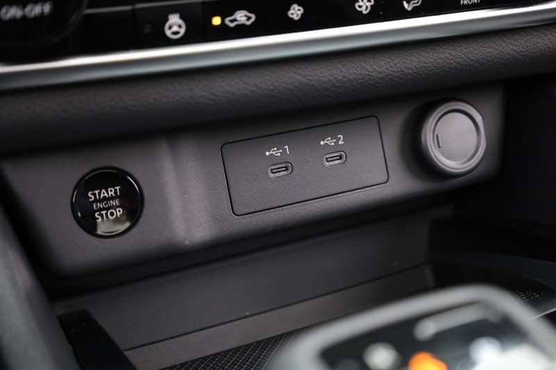 Nissan Rogue Vehicle Full-screen Gallery Image 16