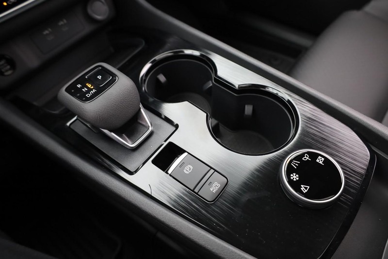 Nissan Rogue Vehicle Full-screen Gallery Image 17