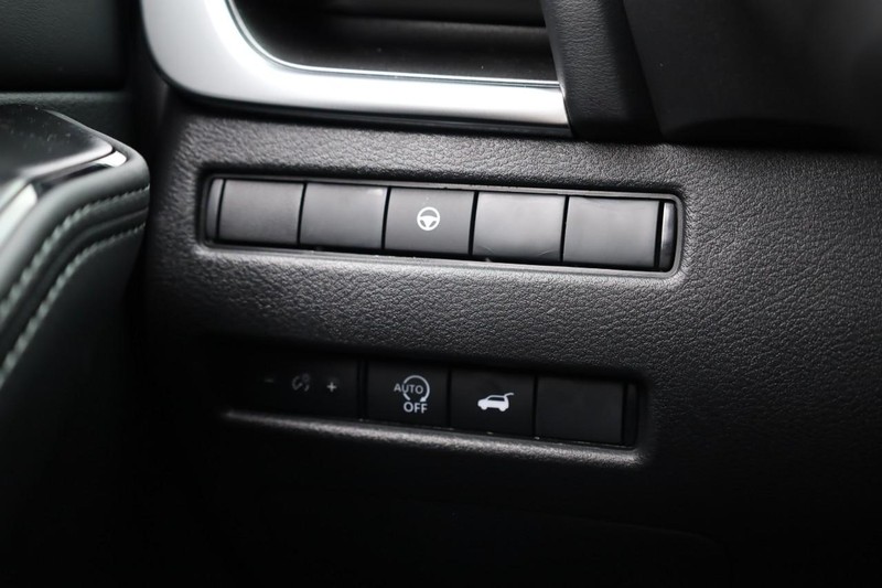 Nissan Rogue Vehicle Full-screen Gallery Image 20