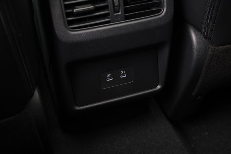 Nissan Rogue Vehicle Full-screen Gallery Image 22