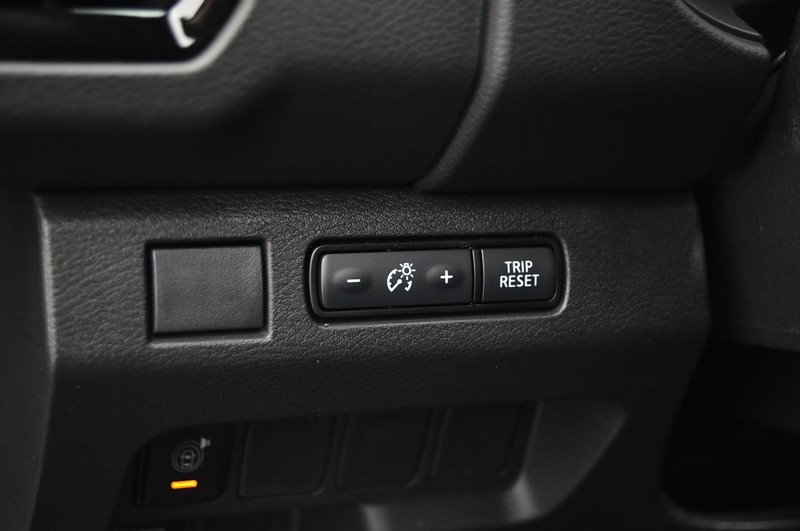 Nissan Frontier Vehicle Full-screen Gallery Image 13