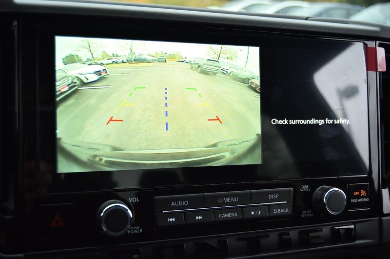 Nissan Frontier Vehicle Full-screen Gallery Image 16