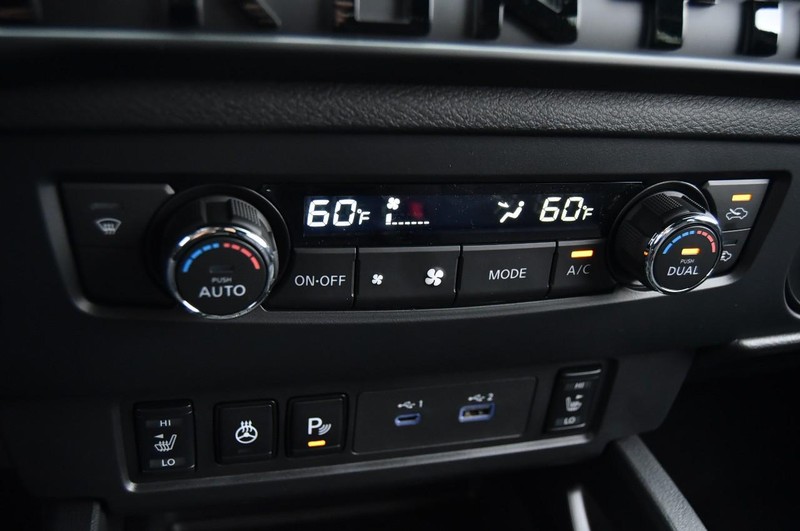 Nissan Frontier Vehicle Full-screen Gallery Image 18