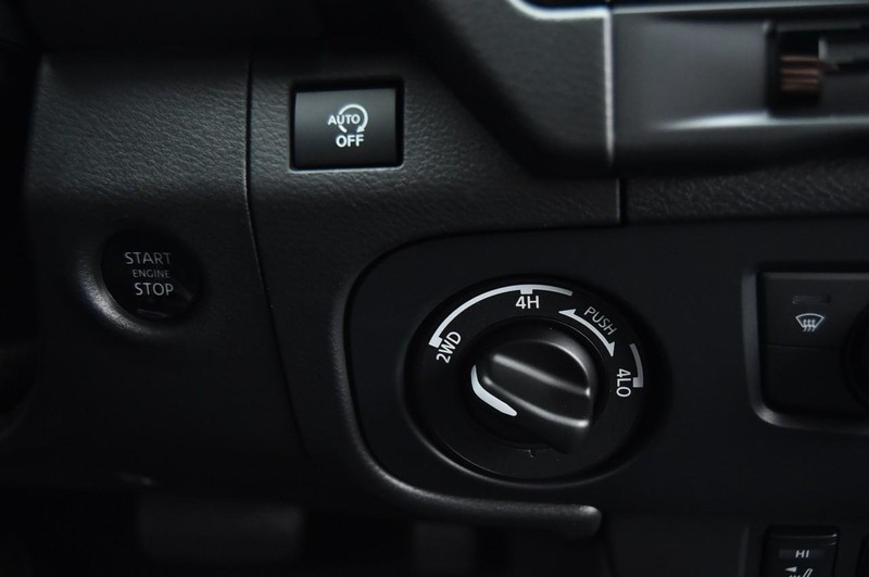 Nissan Frontier Vehicle Full-screen Gallery Image 20