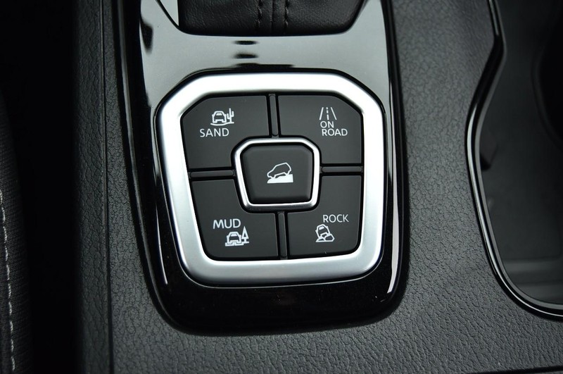 Nissan Frontier Vehicle Full-screen Gallery Image 21