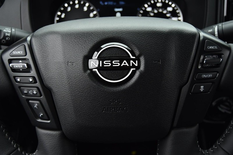 Nissan Frontier Vehicle Full-screen Gallery Image 22