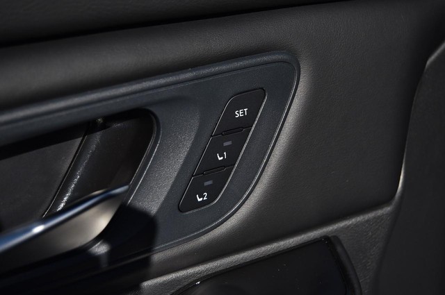 Nissan Rogue Vehicle Image 10