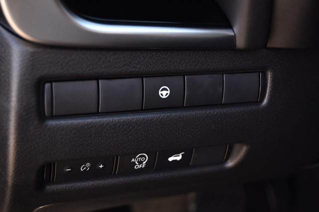 Nissan Rogue Vehicle Image 12