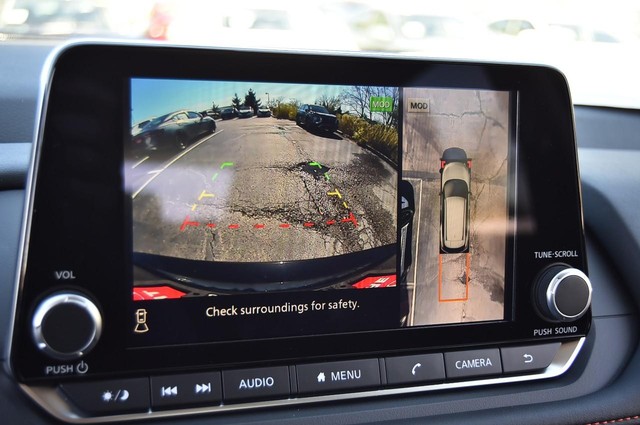 Nissan Rogue Vehicle Image 14