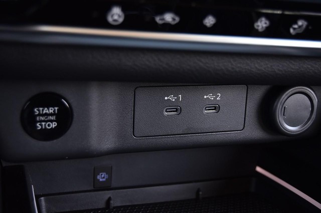 Nissan Rogue Vehicle Image 20