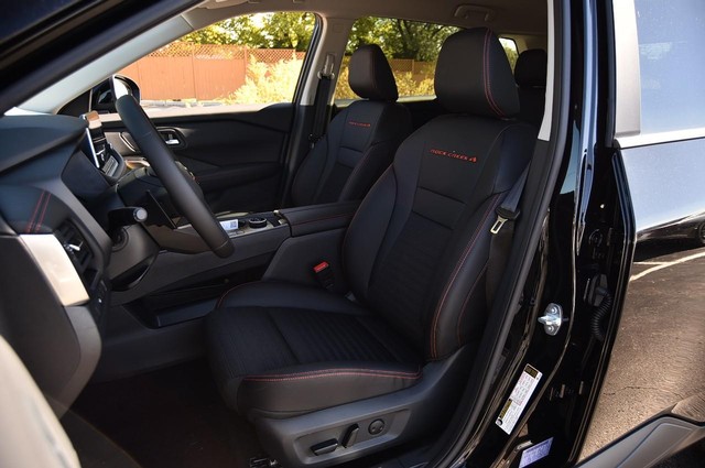 Nissan Rogue Vehicle Image 23