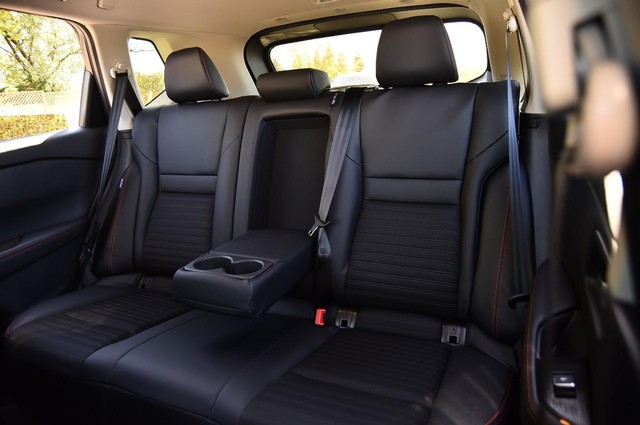 Nissan Rogue Vehicle Image 25