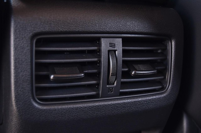 Nissan Rogue Vehicle Image 26