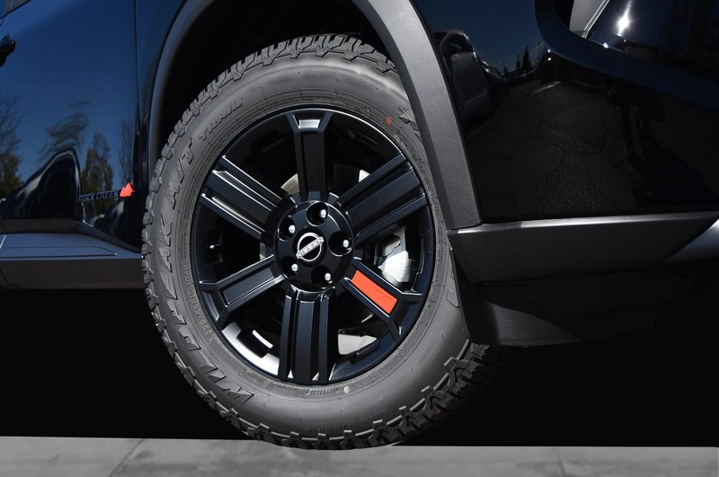 Nissan Rogue Vehicle Image 03