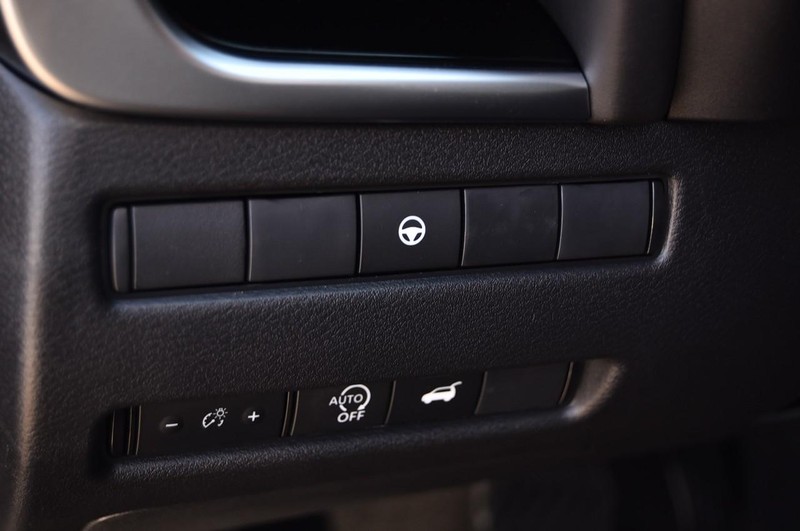 Nissan Rogue Vehicle Image 12