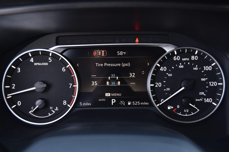 Nissan Rogue Vehicle Image 13