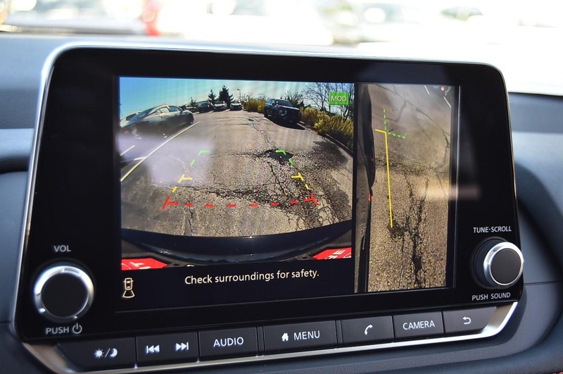 Nissan Rogue Vehicle Image 15