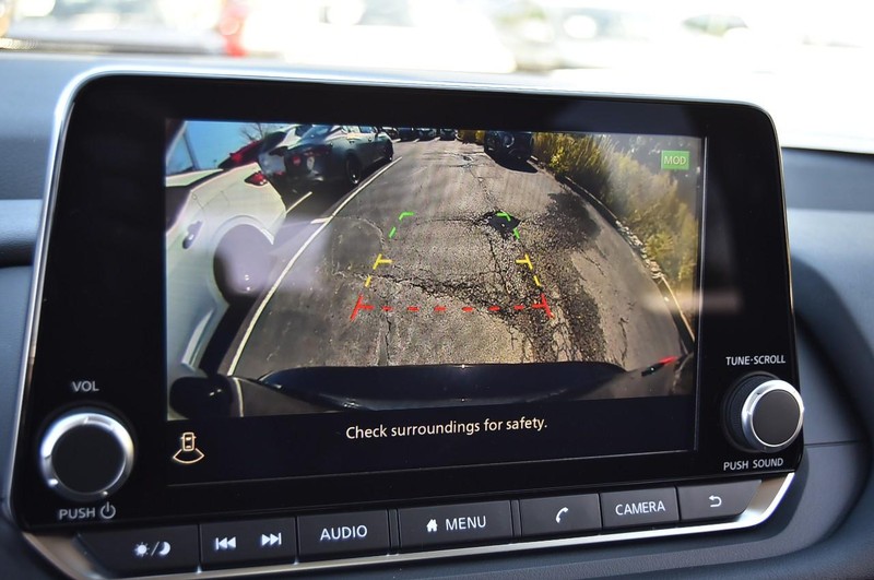 Nissan Rogue Vehicle Image 16