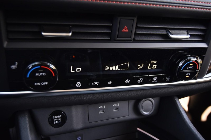 Nissan Rogue Vehicle Image 19