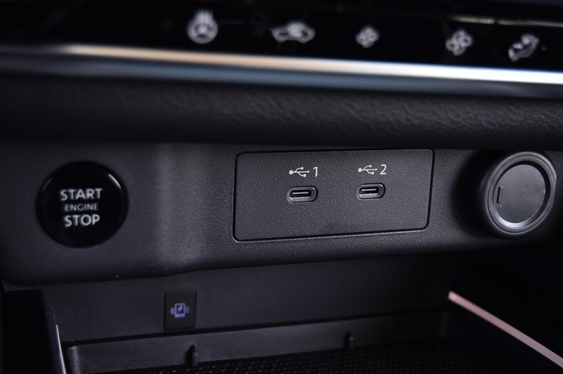 Nissan Rogue Vehicle Image 20