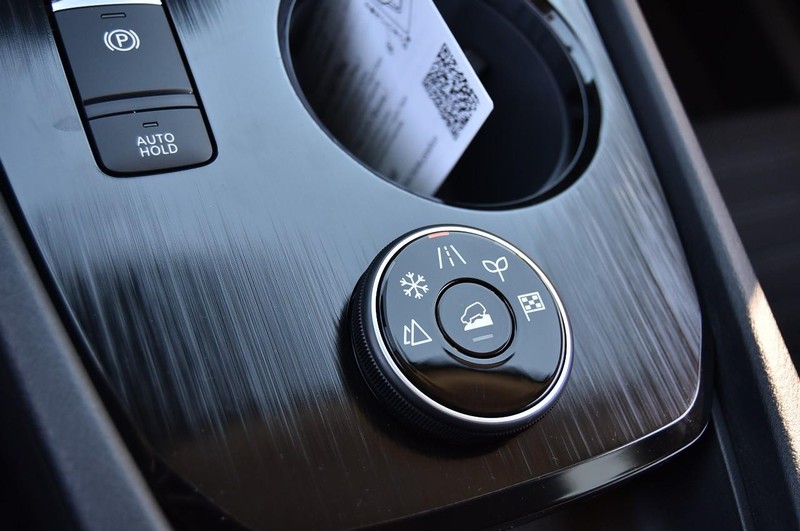 Nissan Rogue Vehicle Image 21