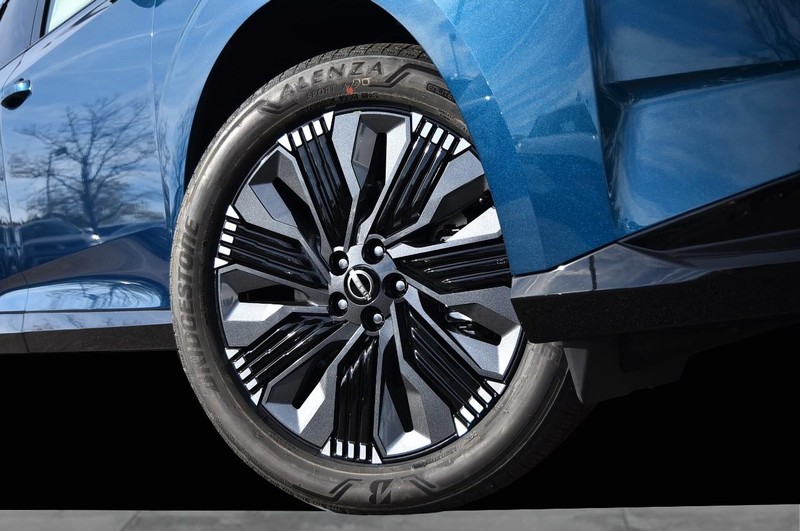 Nissan Murano Vehicle Full-screen Gallery Image 3