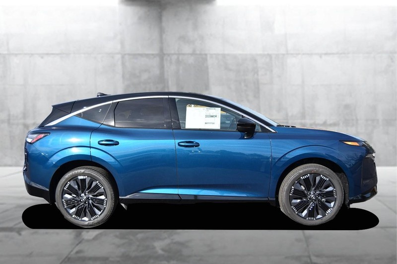 Nissan Murano Vehicle Full-screen Gallery Image 5