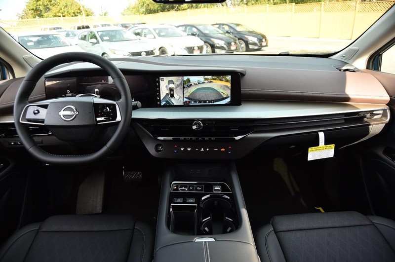 Nissan Murano Vehicle Full-screen Gallery Image 8