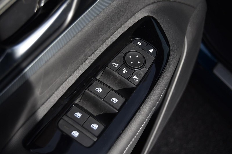 Nissan Murano Vehicle Full-screen Gallery Image 9