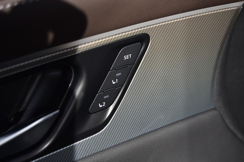 Nissan Murano Vehicle Full-screen Gallery Image 10